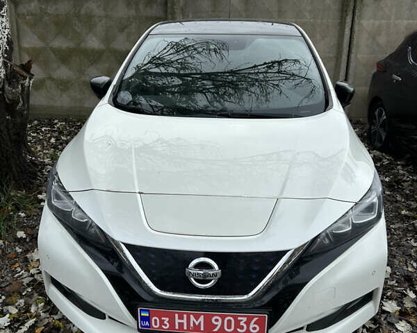 Белый Ниссан Лиф, объемом двигателя 0 л и пробегом 98 тыс. км за 13000 $, фото 1 на Automoto.ua