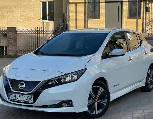 Белый Ниссан Лиф, объемом двигателя 0 л и пробегом 77 тыс. км за 14600 $, фото 1 на Automoto.ua