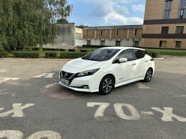 Белый Ниссан Лиф, объемом двигателя 0 л и пробегом 147 тыс. км за 11800 $, фото 1 на Automoto.ua