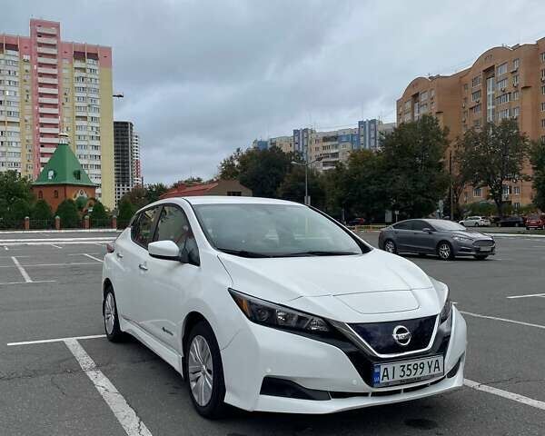 Белый Ниссан Лиф, объемом двигателя 0 л и пробегом 115 тыс. км за 12800 $, фото 1 на Automoto.ua