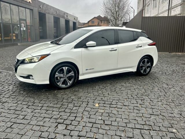 Белый Ниссан Лиф, объемом двигателя 0 л и пробегом 65 тыс. км за 11800 $, фото 1 на Automoto.ua