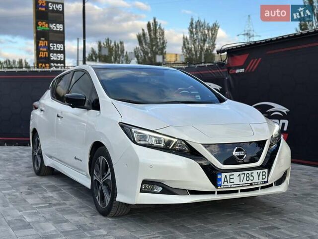 Белый Ниссан Лиф, объемом двигателя 0 л и пробегом 63 тыс. км за 14499 $, фото 1 на Automoto.ua