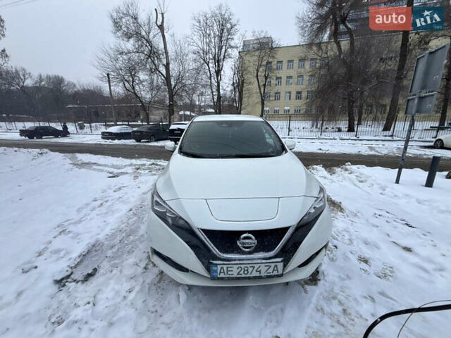 Белый Ниссан Лиф, объемом двигателя 0 л и пробегом 150 тыс. км за 12000 $, фото 1 на Automoto.ua