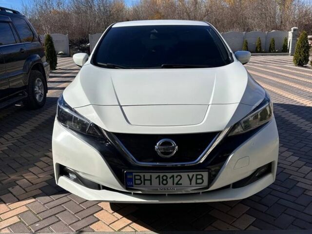 Белый Ниссан Лиф, объемом двигателя 0 л и пробегом 124 тыс. км за 10800 $, фото 1 на Automoto.ua