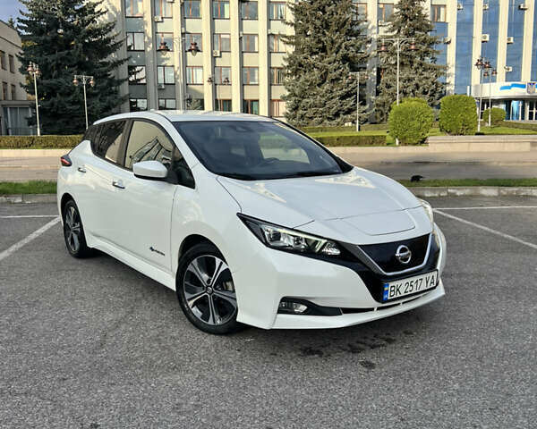 Білий Ніссан Ліф, об'ємом двигуна 0 л та пробігом 58 тис. км за 12950 $, фото 1 на Automoto.ua
