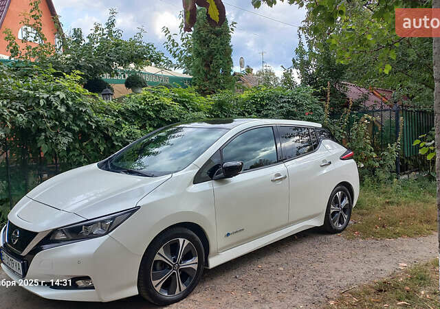 Белый Ниссан Лиф, объемом двигателя 0 л и пробегом 82 тыс. км за 15600 $, фото 1 на Automoto.ua