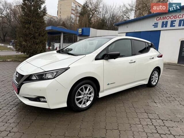 Белый Ниссан Лиф, объемом двигателя 0 л и пробегом 82 тыс. км за 13999 $, фото 1 на Automoto.ua