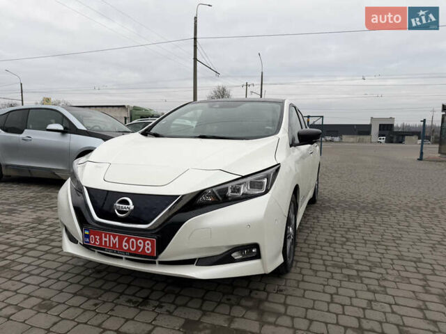 Белый Ниссан Лиф, объемом двигателя 0 л и пробегом 164 тыс. км за 11300 $, фото 1 на Automoto.ua