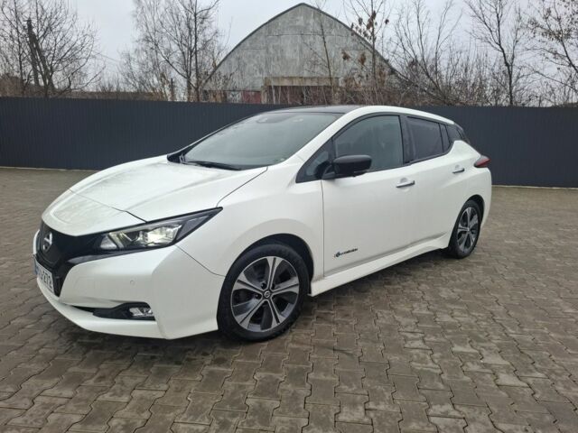 Белый Ниссан Лиф, объемом двигателя 0 л и пробегом 104 тыс. км за 12600 $, фото 1 на Automoto.ua