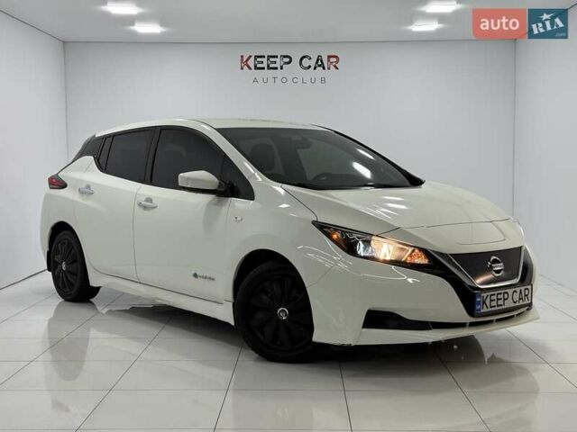 Белый Ниссан Лиф, объемом двигателя 0 л и пробегом 74 тыс. км за 12500 $, фото 1 на Automoto.ua