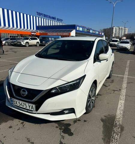 Белый Ниссан Лиф, объемом двигателя 0 л и пробегом 52 тыс. км за 12500 $, фото 1 на Automoto.ua