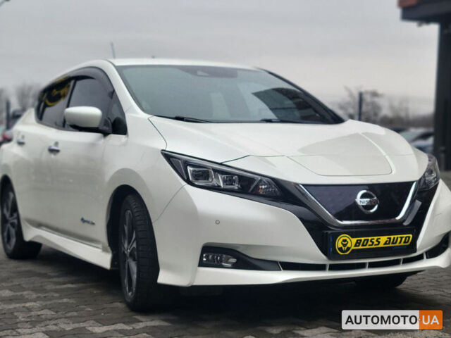 Белый Ниссан Лиф, объемом двигателя 40 л и пробегом 110 тыс. км за 15000 $, фото 1 на Automoto.ua