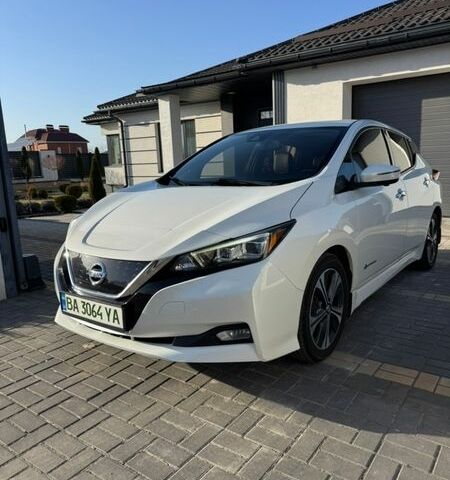 Белый Ниссан Лиф, объемом двигателя 0 л и пробегом 98 тыс. км за 12900 $, фото 1 на Automoto.ua