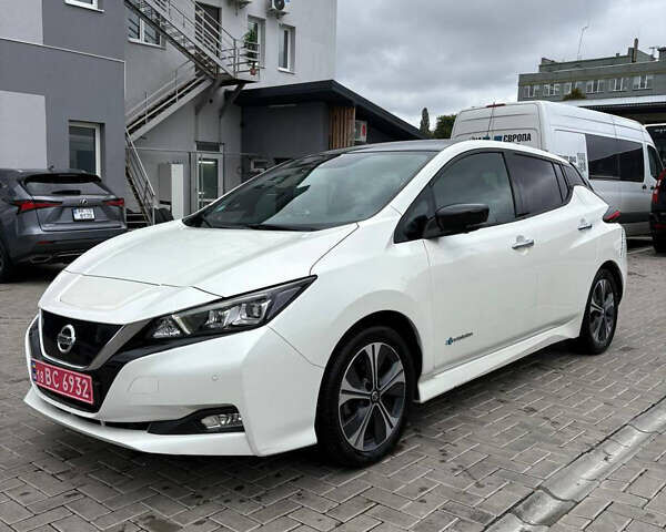 Білий Ніссан Ліф, об'ємом двигуна 0 л та пробігом 150 тис. км за 10400 $, фото 1 на Automoto.ua