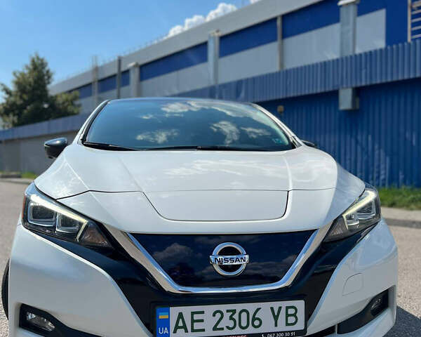 Білий Ніссан Ліф, об'ємом двигуна 0 л та пробігом 45 тис. км за 15500 $, фото 1 на Automoto.ua