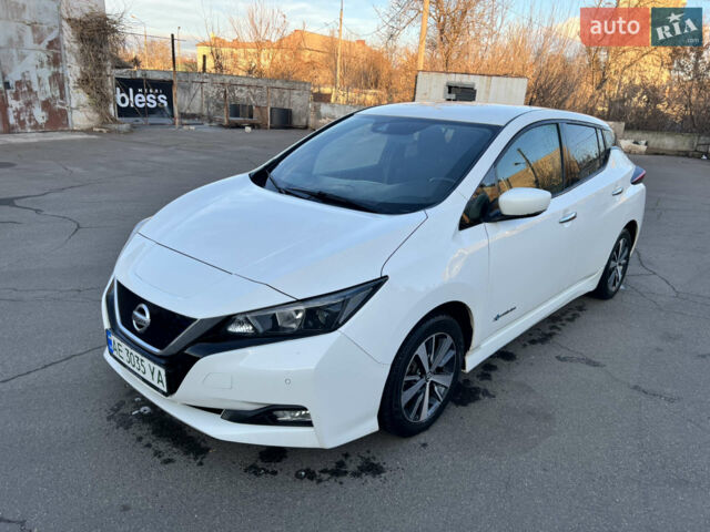 Білий Ніссан Ліф, об'ємом двигуна 0 л та пробігом 102 тис. км за 12900 $, фото 1 на Automoto.ua