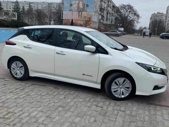 Білий Ніссан Ліф, об'ємом двигуна 0 л та пробігом 79 тис. км за 12700 $, фото 1 на Automoto.ua