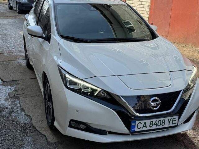 Белый Ниссан Лиф, объемом двигателя 0 л и пробегом 97 тыс. км за 11000 $, фото 1 на Automoto.ua