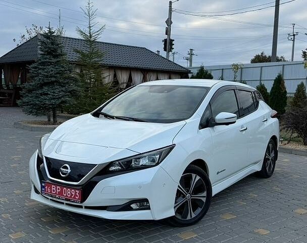 Білий Ніссан Ліф, об'ємом двигуна 0 л та пробігом 83 тис. км за 12700 $, фото 1 на Automoto.ua