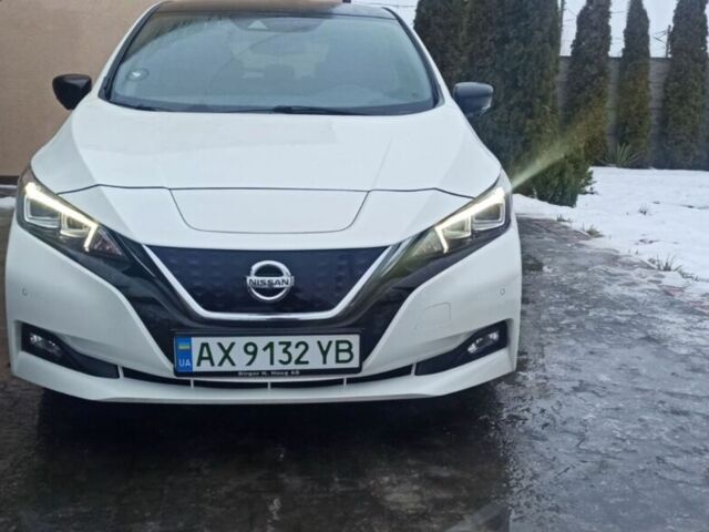 Білий Ніссан Ліф, об'ємом двигуна 0 л та пробігом 156 тис. км за 11500 $, фото 1 на Automoto.ua