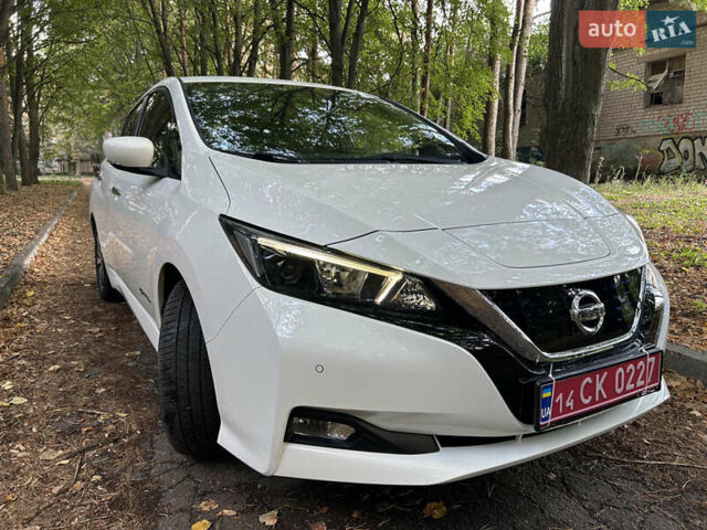 Белый Ниссан Лиф, объемом двигателя 0 л и пробегом 67 тыс. км за 11800 $, фото 1 на Automoto.ua