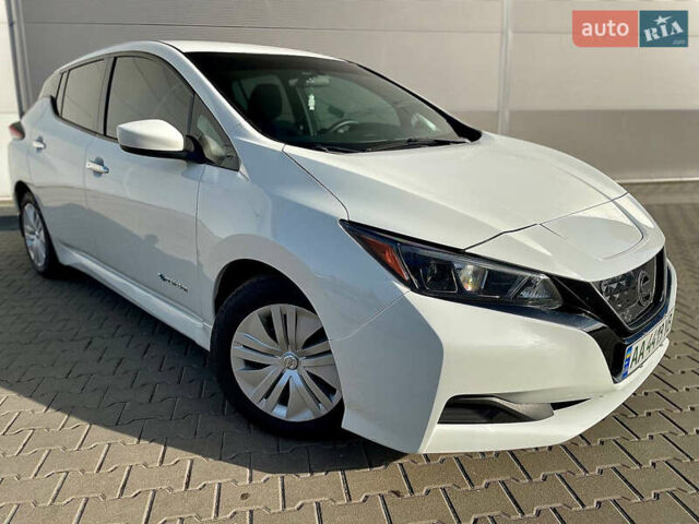 Білий Ніссан Ліф, об'ємом двигуна 0 л та пробігом 148 тис. км за 10800 $, фото 1 на Automoto.ua