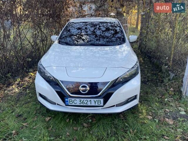 Белый Ниссан Лиф, объемом двигателя 0 л и пробегом 143 тыс. км за 11000 $, фото 1 на Automoto.ua