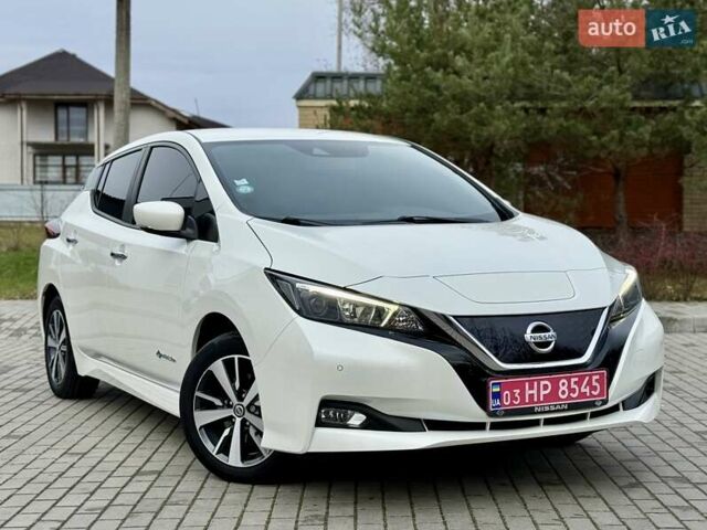Білий Ніссан Ліф, об'ємом двигуна 0 л та пробігом 97 тис. км за 12950 $, фото 1 на Automoto.ua
