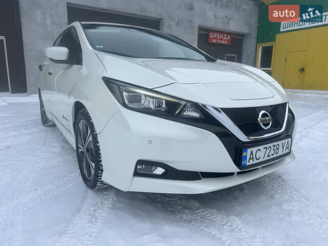 Белый Ниссан Лиф, объемом двигателя 0 л и пробегом 79 тыс. км за 12500 $, фото 1 на Automoto.ua