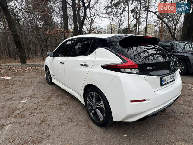 Белый Ниссан Лиф, объемом двигателя 0 л и пробегом 128 тыс. км за 11500 $, фото 1 на Automoto.ua