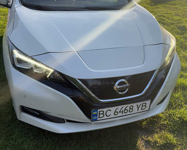 Белый Ниссан Лиф, объемом двигателя 0 л и пробегом 168 тыс. км за 12900 $, фото 1 на Automoto.ua