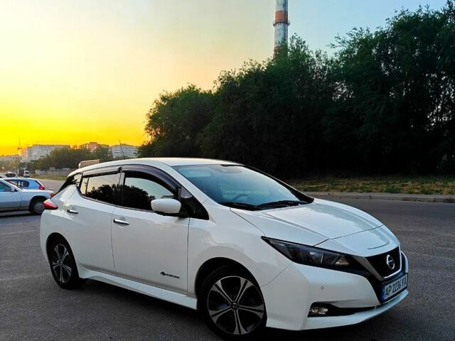 Белый Ниссан Лиф, объемом двигателя 0 л и пробегом 146 тыс. км за 11500 $, фото 1 на Automoto.ua