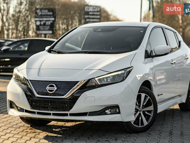 Белый Ниссан Лиф, объемом двигателя 0 л и пробегом 49 тыс. км за 13750 $, фото 1 на Automoto.ua