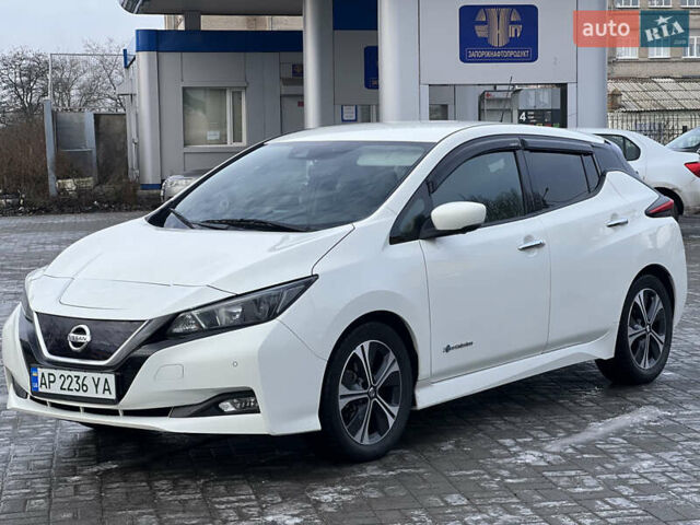 Белый Ниссан Лиф, объемом двигателя 0 л и пробегом 148 тыс. км за 11000 $, фото 1 на Automoto.ua