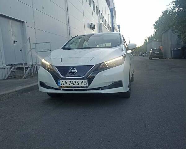 Белый Ниссан Лиф, объемом двигателя 0 л и пробегом 98 тыс. км за 12900 $, фото 1 на Automoto.ua