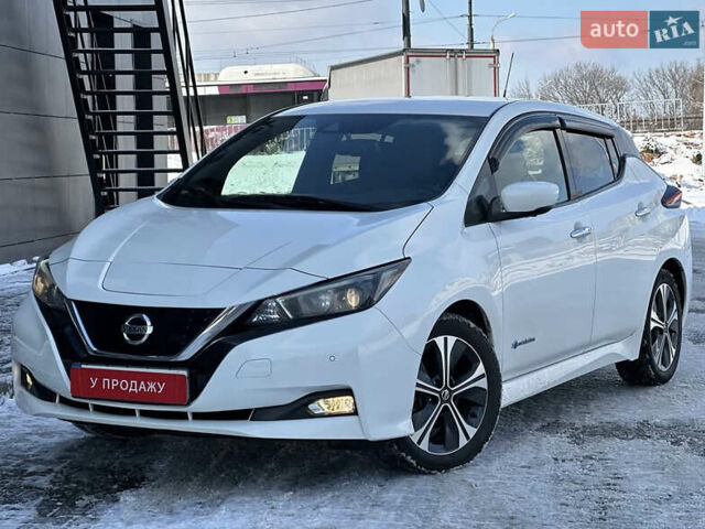 Белый Ниссан Лиф, объемом двигателя 0 л и пробегом 150 тыс. км за 10000 $, фото 1 на Automoto.ua