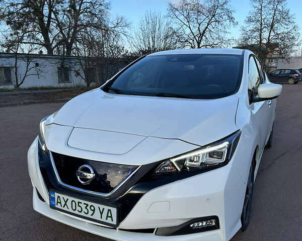 Белый Ниссан Лиф, объемом двигателя 0 л и пробегом 19 тыс. км за 16100 $, фото 1 на Automoto.ua