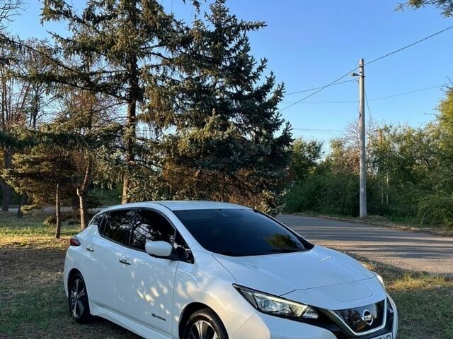 Білий Ніссан Ліф, об'ємом двигуна 0 л та пробігом 91 тис. км за 15700 $, фото 1 на Automoto.ua