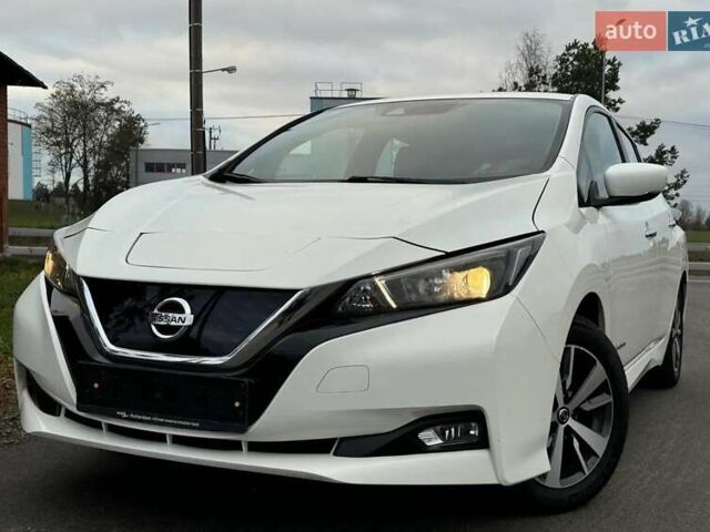 Білий Ніссан Ліф, об'ємом двигуна 0 л та пробігом 90 тис. км за 11700 $, фото 1 на Automoto.ua