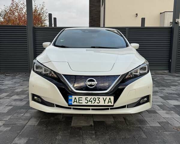 Белый Ниссан Лиф, объемом двигателя 0 л и пробегом 123 тыс. км за 15300 $, фото 1 на Automoto.ua