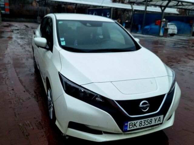 Белый Ниссан Лиф, объемом двигателя 0 л и пробегом 33 тыс. км за 13000 $, фото 1 на Automoto.ua