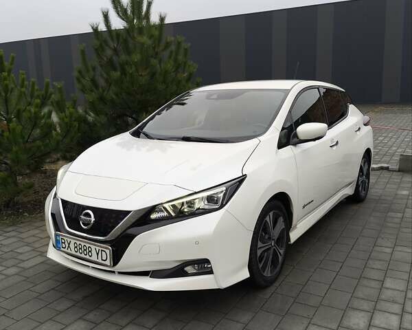 Белый Ниссан Лиф, объемом двигателя 0 л и пробегом 90 тыс. км за 14800 $, фото 1 на Automoto.ua