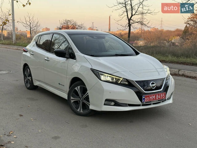 Белый Ниссан Лиф, объемом двигателя 0 л и пробегом 97 тыс. км за 12999 $, фото 1 на Automoto.ua