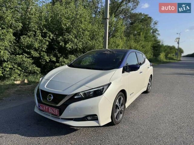 Білий Ніссан Ліф, об'ємом двигуна 0 л та пробігом 88 тис. км за 13800 $, фото 1 на Automoto.ua