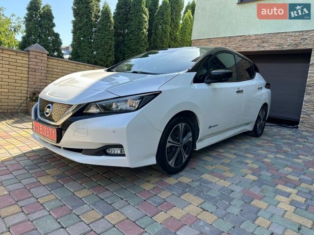 Белый Ниссан Лиф, объемом двигателя 0 л и пробегом 118 тыс. км за 13599 $, фото 1 на Automoto.ua