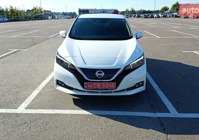 Білий Ніссан Ліф, об'ємом двигуна 0 л та пробігом 49 тис. км за 13600 $, фото 1 на Automoto.ua