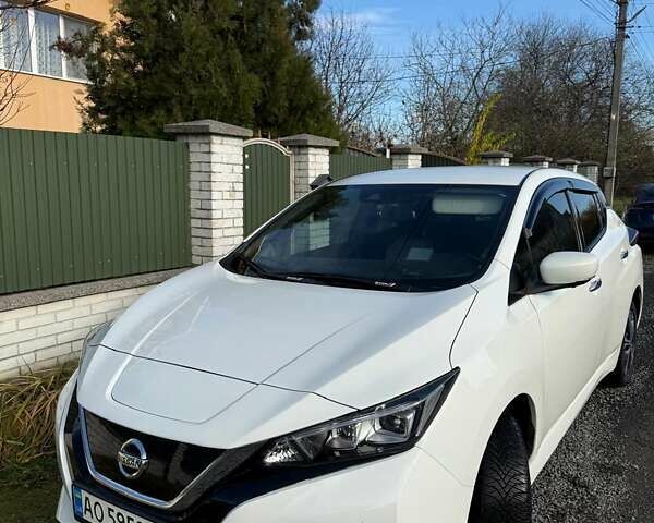 Білий Ніссан Ліф, об'ємом двигуна 0 л та пробігом 118 тис. км за 15000 $, фото 1 на Automoto.ua