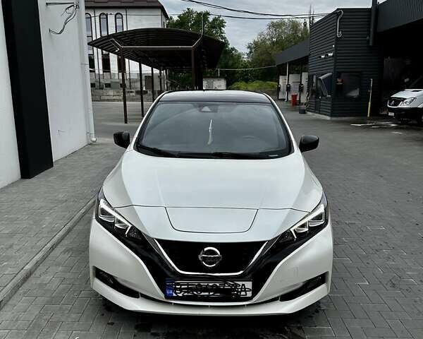 Білий Ніссан Ліф, об'ємом двигуна 0 л та пробігом 55 тис. км за 16099 $, фото 1 на Automoto.ua