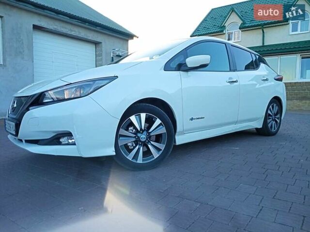 Белый Ниссан Лиф, объемом двигателя 0 л и пробегом 230 тыс. км за 11900 $, фото 1 на Automoto.ua