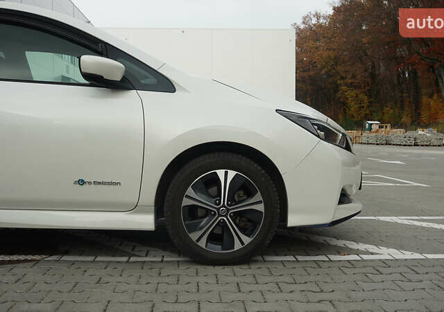 Белый Ниссан Лиф, объемом двигателя 0 л и пробегом 106 тыс. км за 16500 $, фото 1 на Automoto.ua